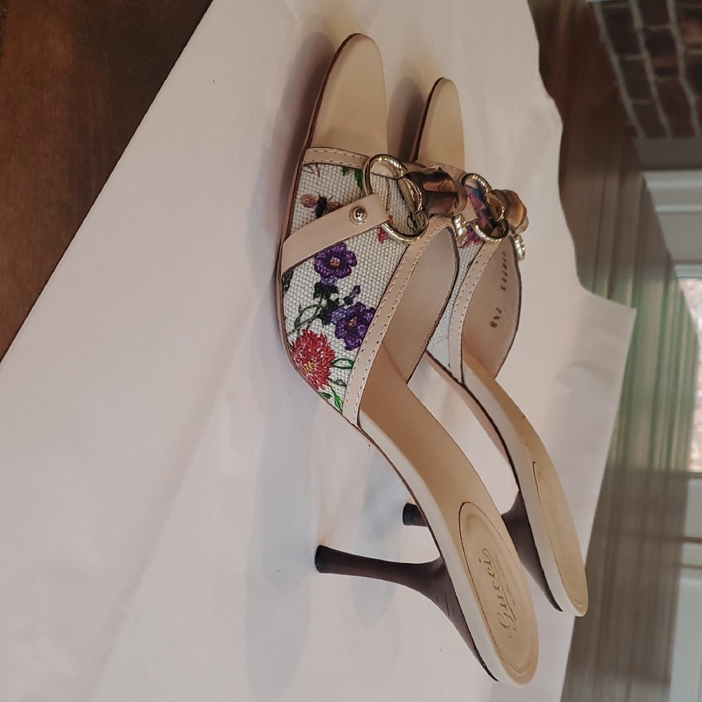 Gucci Women's Floral Heels - Cream and Purple